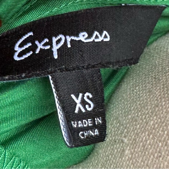 100% Silk. Make Spring  green your favorite camisole  this year! EUC XS Adorable - Picture 5 of 5